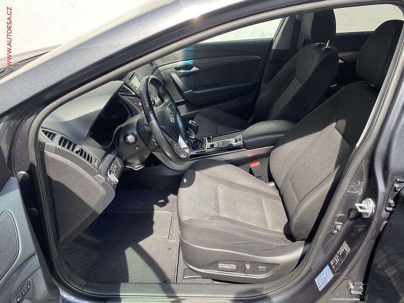 Hyundai i40 (2013) 2.0GDi, AC, park.asist - fotka 9 z 17