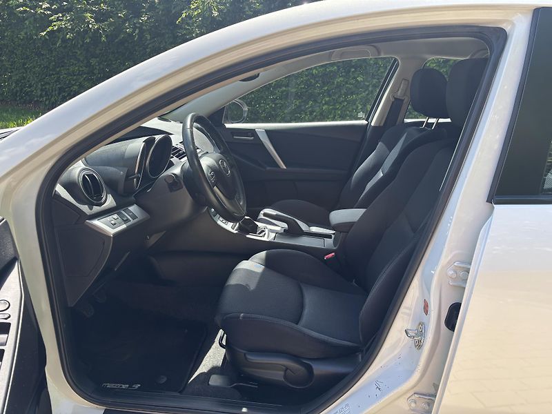 Mazda 3 1.6 Active Plus - fotka 18 z 30