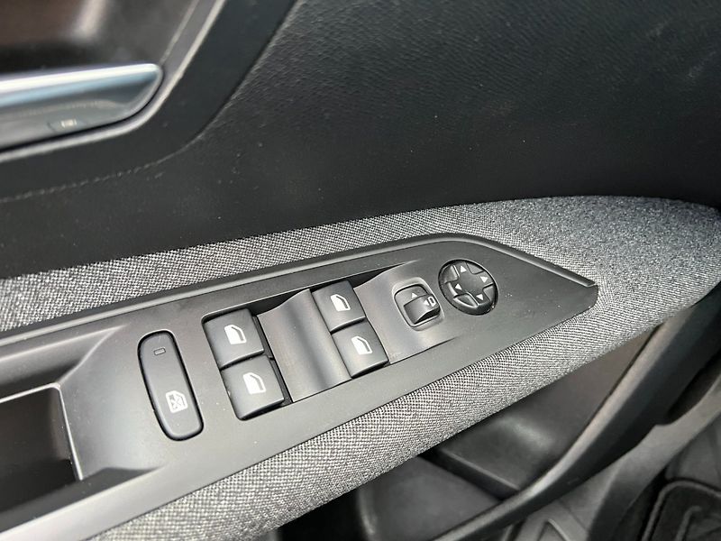 Peugeot 3008 (2022) 1.2PT 96kW! Navi! Full LED! - fotka 20 z 34