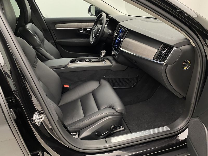 Volvo V90 CC D5 AWD MOMENTUM POLESTAR  - fotka 24 z 46