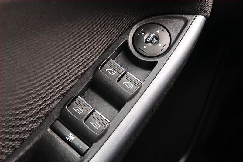 Ford Focus (2013) 2.0 TDCi, Navi, Tempomat - fotka 16 z 19