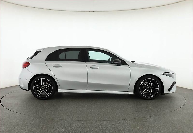 Mercedes-Benz Třídy A (2024) A 200 - fotka 6 z 18