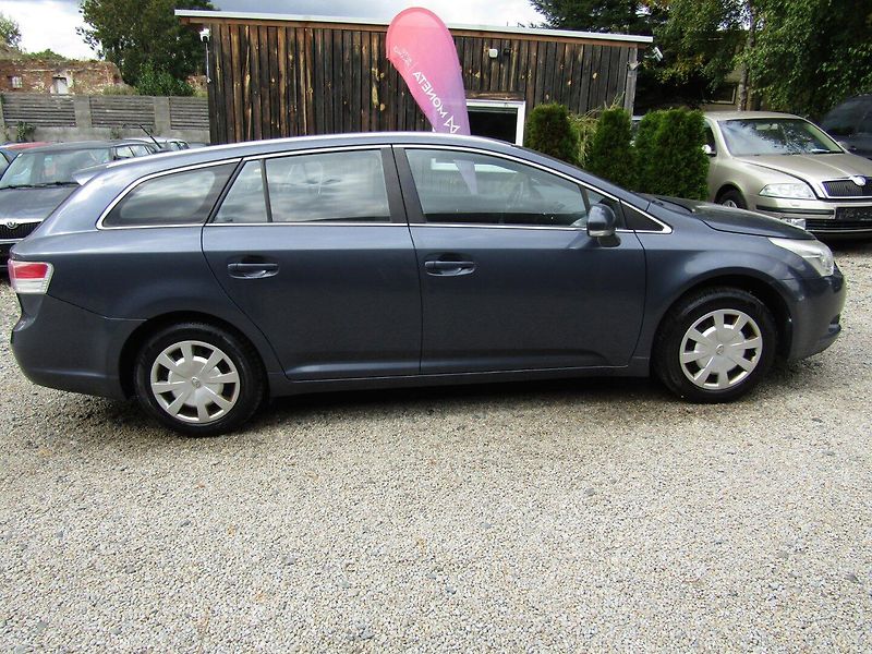 Toyota Avensis (2010) 1.6 16V  97kW  ZIMNÍ PNEU - fotka 9 z 37
