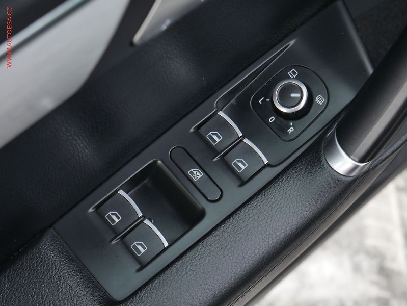 Volkswagen Passat (2013) 2.0 TDi 4x4, ČR, DSG, kůže - fotka 20 z 23
