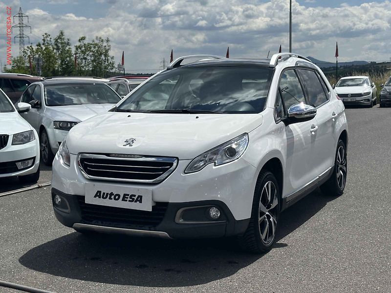 Peugeot 2008 (2015) 1.2PT, Panor,navi - fotka 3 z 17