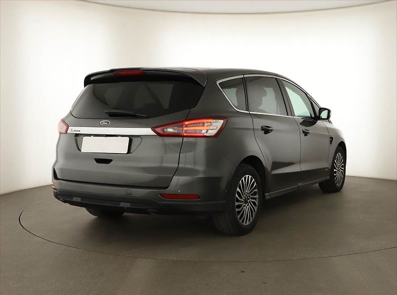 Ford S-MAX (2018) 2.0 EcoBlue, 4X4, Navi - fotka 5 z 17