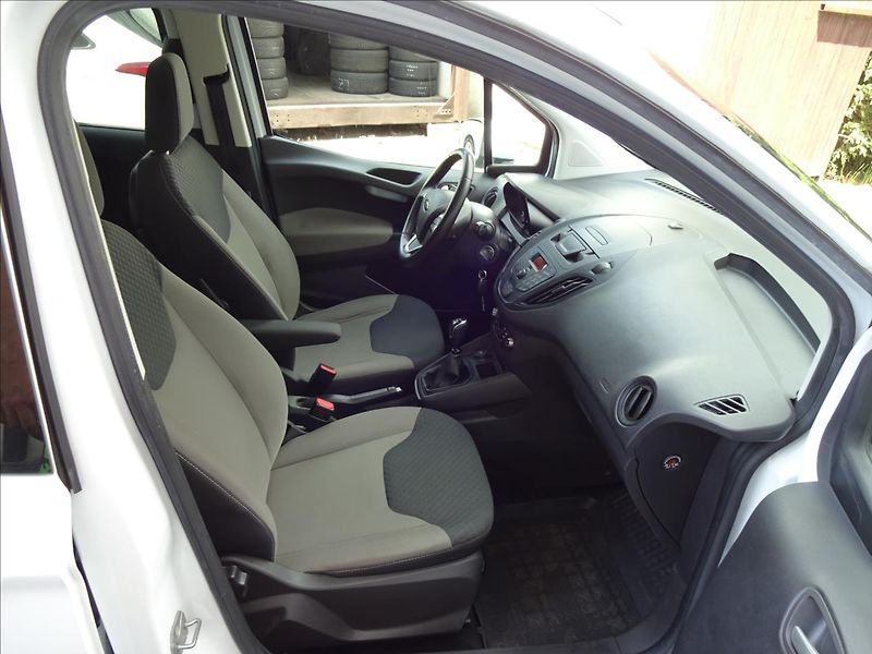 Ford Tourneo Courier 1.5 TDCI - fotka 24 z 44