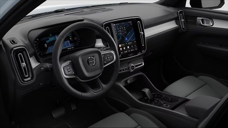 Volvo XC40 2,0   B4 Plus Dark - fotka 2 z 2
