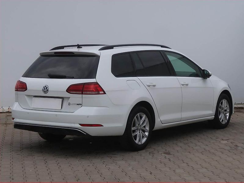 Volkswagen Golf (2020) Comfortline 1.5 TSI, Navi - fotka 5 z 17