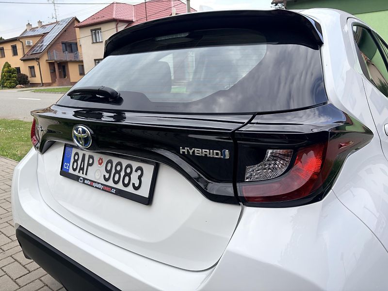 Toyota Yaris 1.5 VVT-i HYBRID - fotka 9 z 36