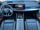 BMW Řada 5 (2024) 550e xDrive 360kW V6 M SPORT - náhled 9