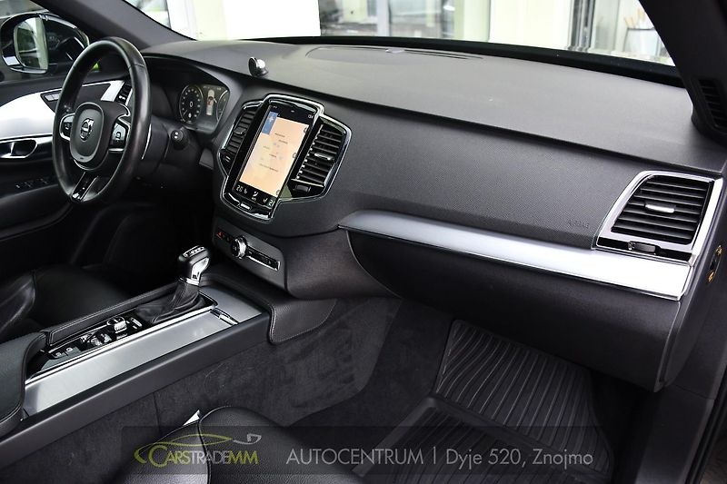 Volvo XC90 D5 AWD MOMENTUM ČR - fotka 13 z 39