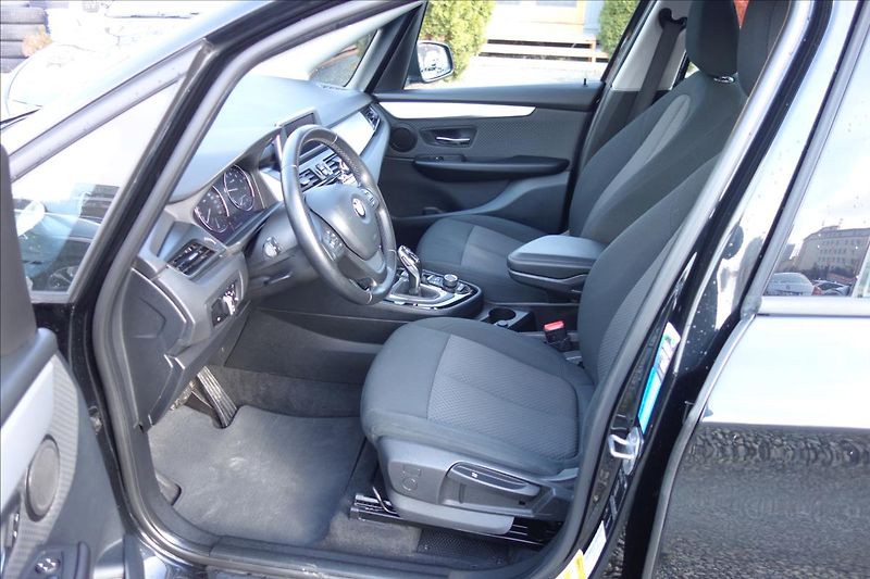 BMW Řada 2 218i,1 MAJ.,SERV.KN.,7MÍST. - fotka 10 z 43