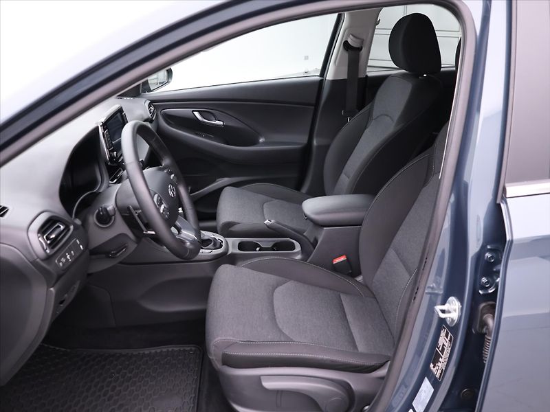 Hyundai i30 1,0 T-GDI 88kW DCT Smart CZ - fotka 11 z 32