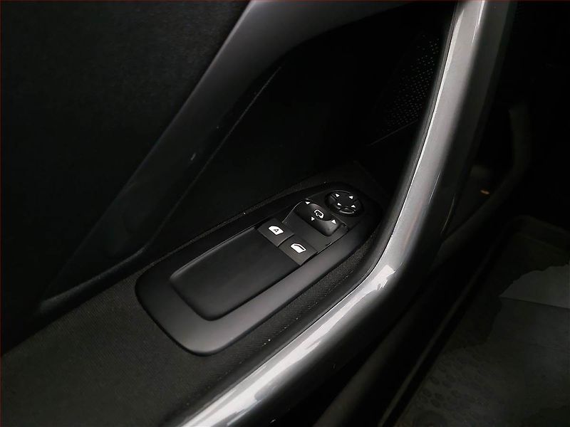 Peugeot 2008 (2019) 1.5 BlueHDi, ČR,1.maj - fotka 14 z 14