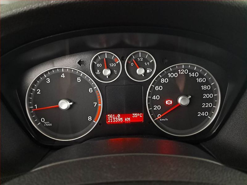 Ford Focus (2007) 1.6 16V, po STK, jezdí výborně - fotka 11 z 13