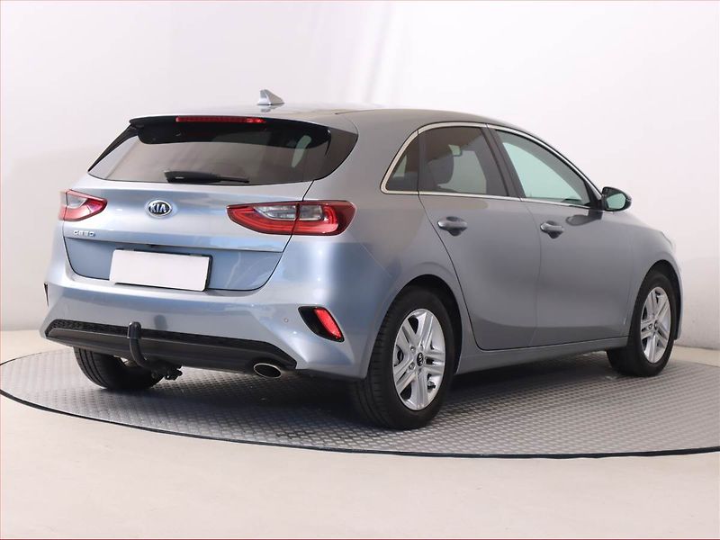 Kia Ceed (2020) 1.0 T-GDI, Tempomat - fotka 5 z 19
