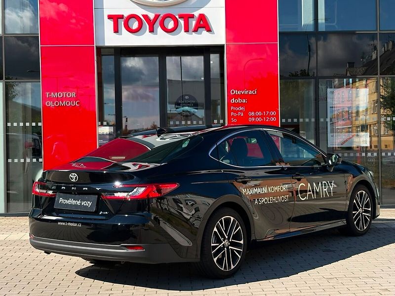 Toyota Camry 2.5 hybrid Executive - fotka 3 z 23