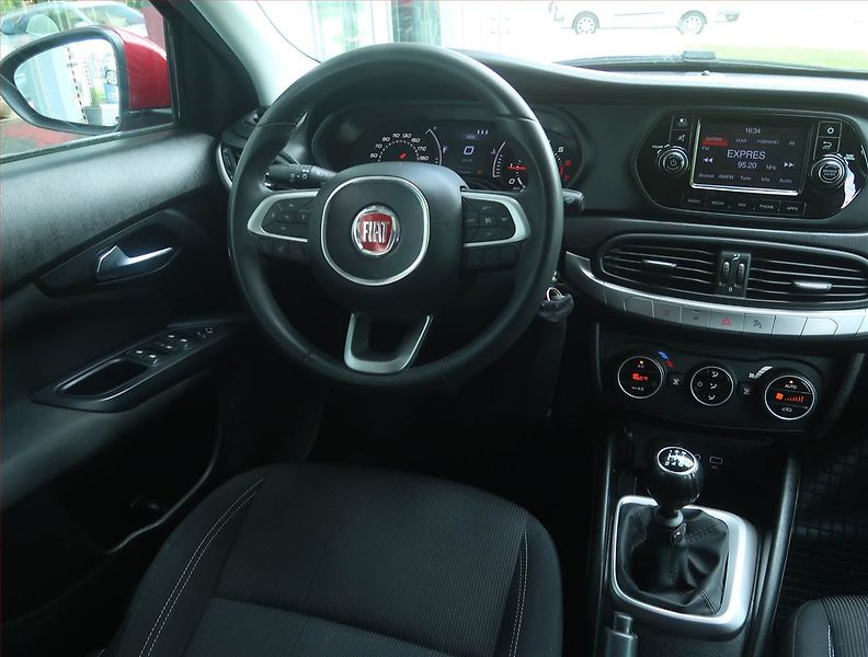 Fiat Tipo (2017) 1.4 16V, Serv.kniha, Navi - fotka 7 z 13