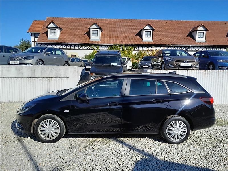 Opel Astra 1,6 CDTi 81kW - fotka 4 z 49