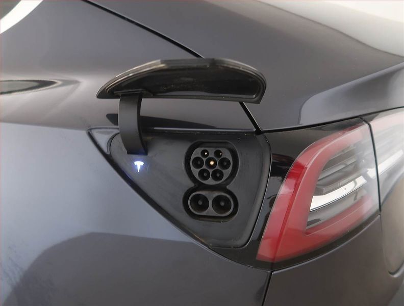 Tesla Model 3 (2020) Std Range Plus 52kWh, SoH 82% - fotka 20 z 21