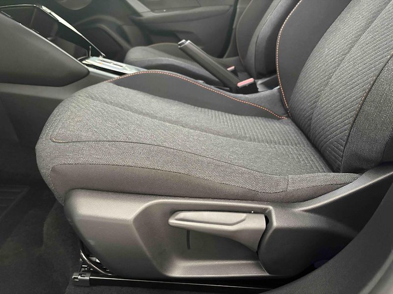 Peugeot 2008 (2026) Business Hybrid 110 e-DCS6 - fotka 15 z 36