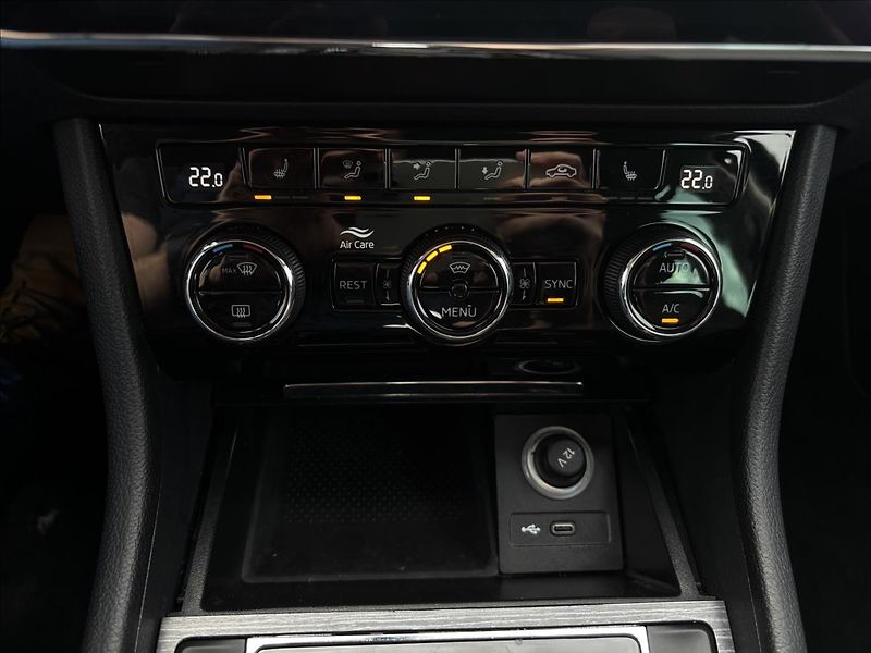 Škoda Superb 2,0 TDI 147kW Style 4x4 DSG - fotka 36 z 37