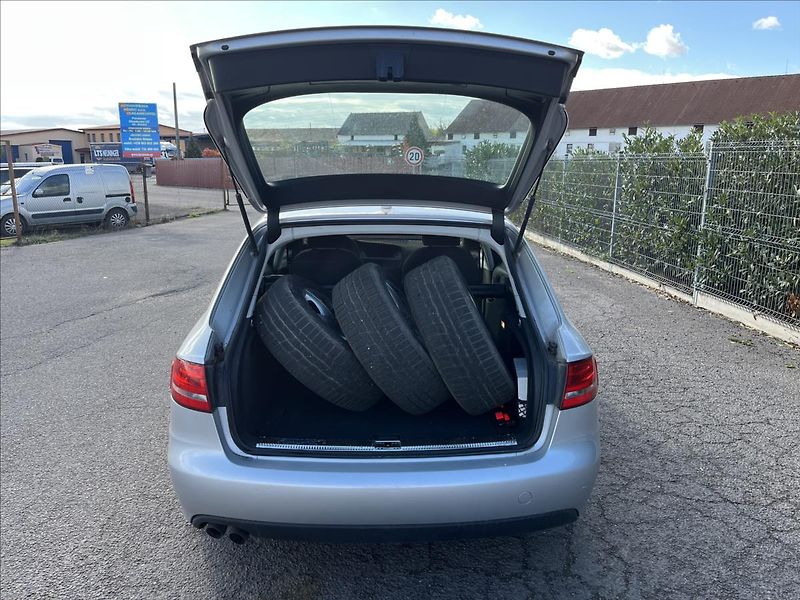 Audi A4 2,0 TDi KLIMA XENON 2x KOLA - fotka 26 z 33