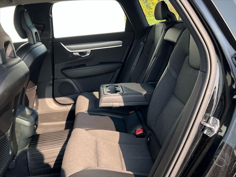 Volvo V90 2,0 187kW 8AT 2WD MOMENTUM  T5 - fotka 13 z 24