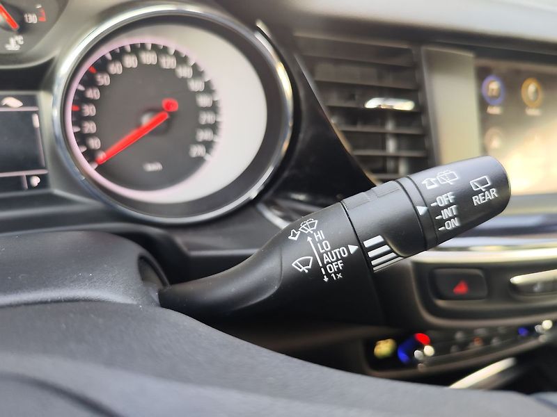 Opel Insignia 2.0 CDTi/128kW Elegance AT - fotka 25 z 31