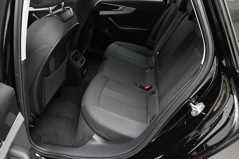 Audi A4 2,0 40TDI 150 kW S-Tronic Záru - fotka 14 z 34