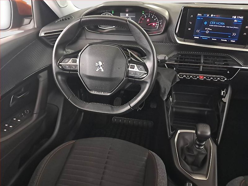Peugeot 2008 (2020) Active 1.2 PureTech, ČR,1.maj - fotka 7 z 19