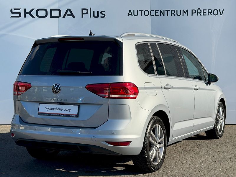 Volkswagen Touran (2024) 1.5 TSI 110kW DSG People - fotka 2 z 35