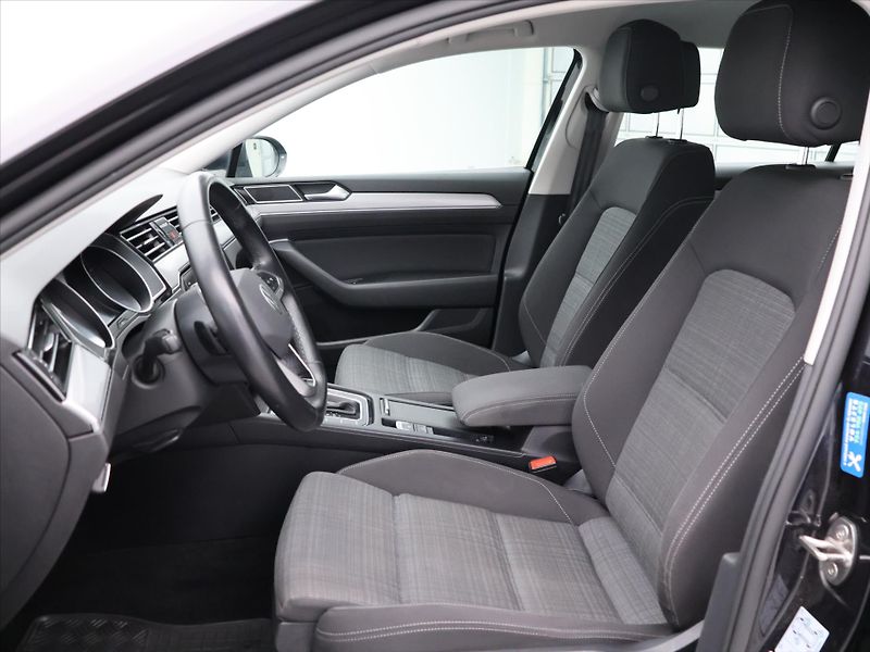 Volkswagen Passat 2,0 110kW BMT DSG Business Var - fotka 11 z 37