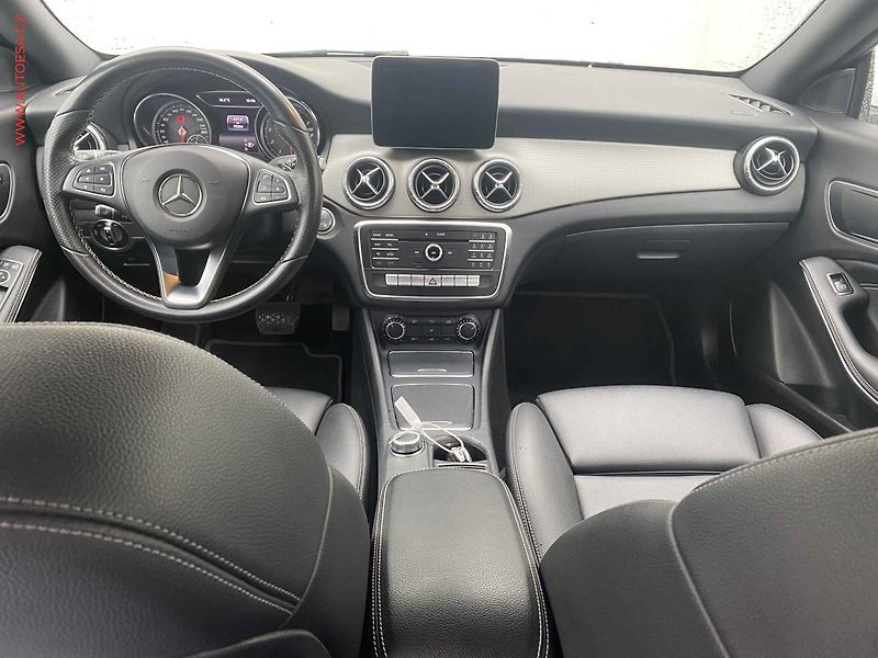 Mercedes-Benz CLA (2018) 1.6 CLA180, AT, LED, panor - fotka 8 z 20