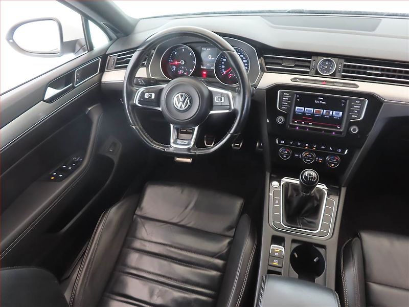 Volkswagen Passat (2016) R-Line 2.0 TDI, Serv.kniha - fotka 7 z 14