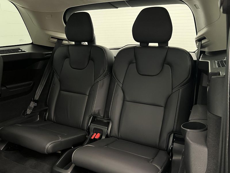 Volvo XC90 T8 AWD RECHARGE ULTRA BRIGHT - fotka 26 z 51