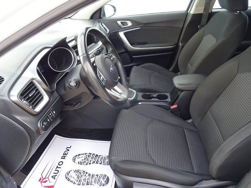 Kia Ceed (2019) 1.4i,73kW,NovéČR,S.kn,ALU - fotka 11 z 19
