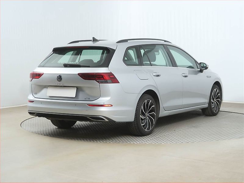 Volkswagen Golf (2021) Style 1.5 TSI - fotka 5 z 6