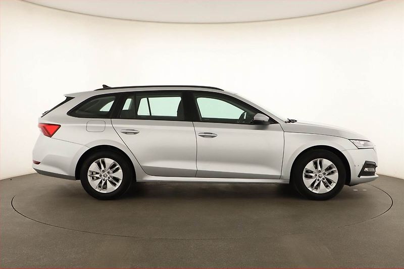 Škoda Octavia (2022) Ambition 2.0 TDI, ČR,1.maj - fotka 6 z 15