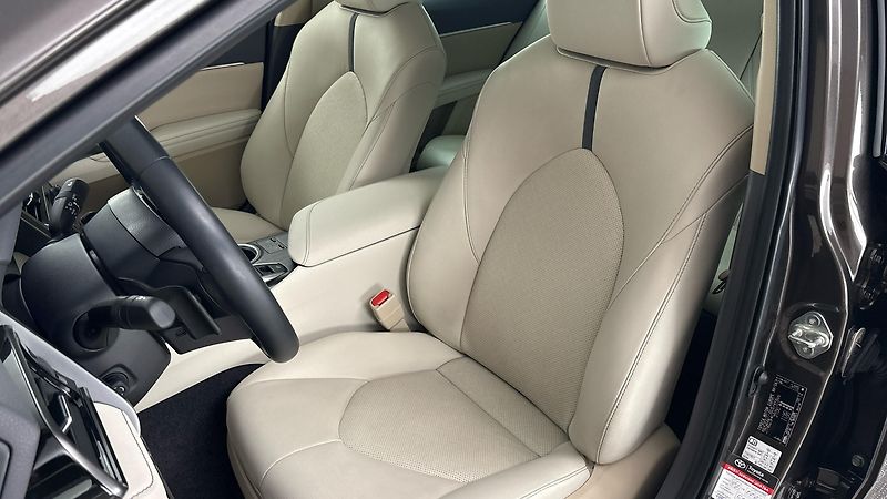 Toyota Camry 2.5 Hybrid AUT Executive - fotka 15 z 29