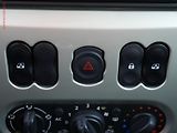 Dacia Sandero (2012) 1.2i, 1.maj,ČR, Klima - náhled 12