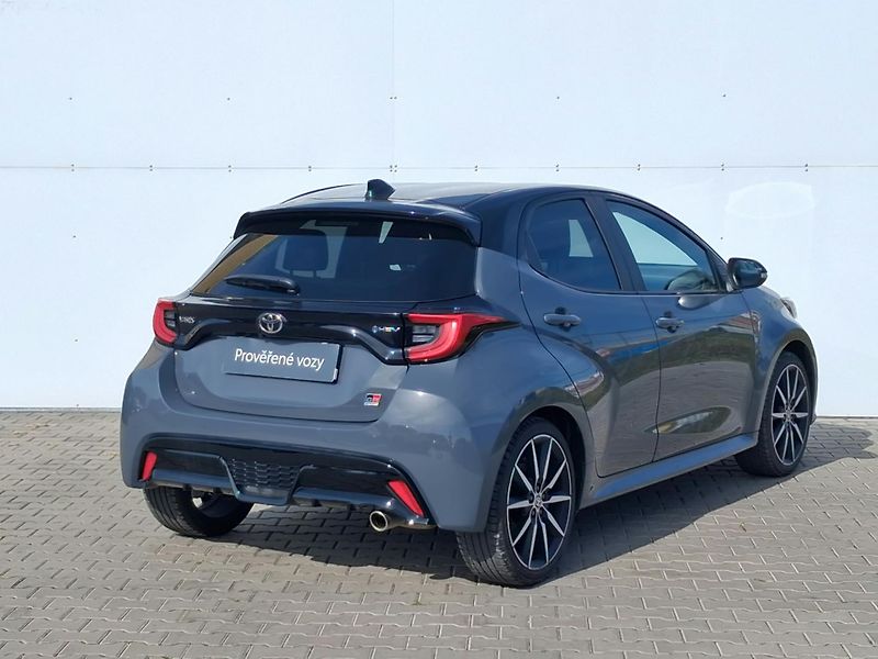 Toyota Yaris 1.5 HSD e-CVT GR-Sport - fotka 2 z 24