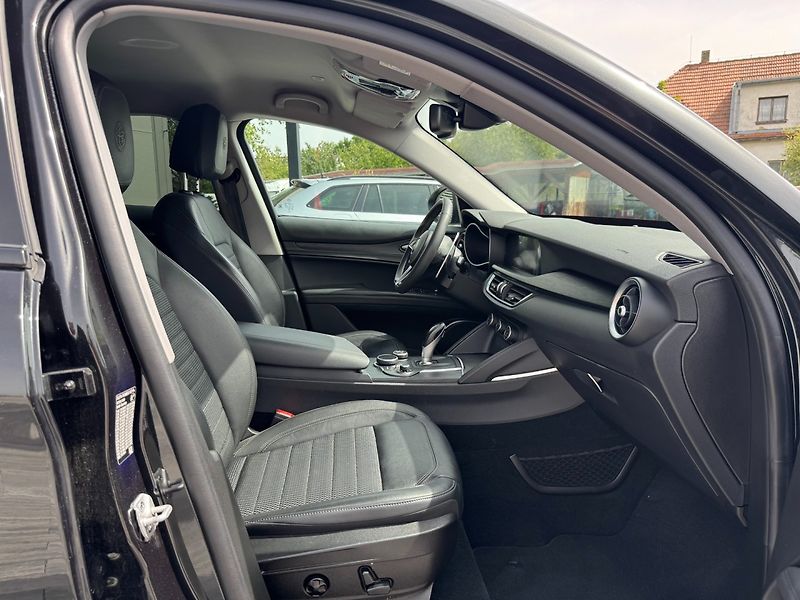 Alfa Romeo Stelvio (2018) 2.0 T 206 KW Q4 AT ZF8 SUPER - fotka 26 z 31