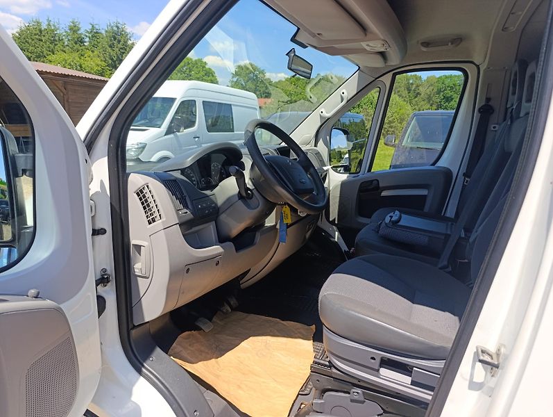 Citroën Jumper (2010) 3,0 HDi 9míst klima 116kw - fotka 18 z 25