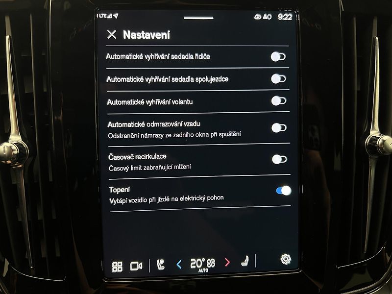 Volvo V90 T6 AWD DARK PLUS - fotka 31 z 45