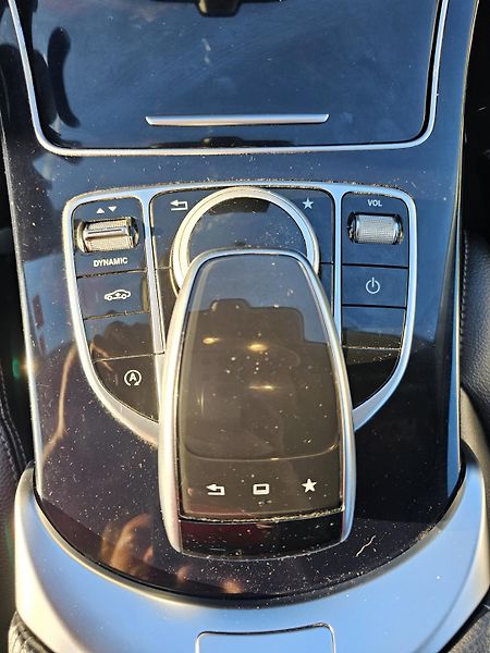 Mercedes-Benz Třídy C (2016) C220D 125kW 4MATIC 7G AIRMATIC - fotka 38 z 50