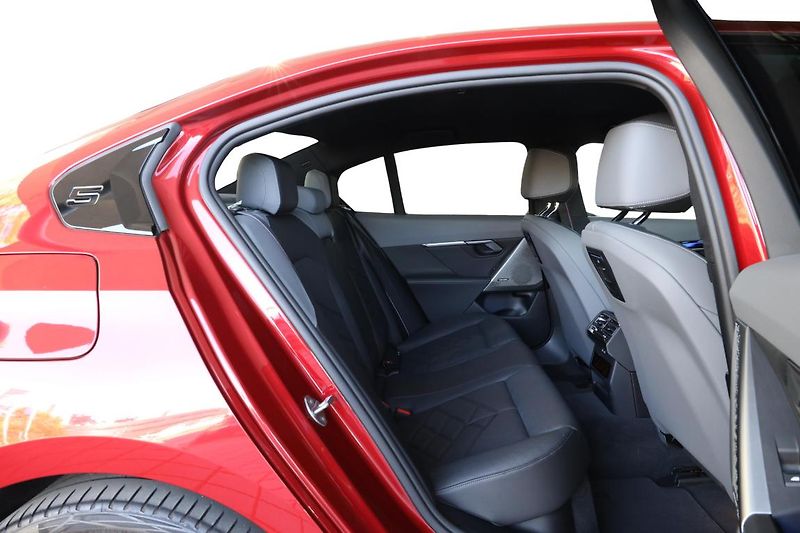 BMW i5 eDrive40 Sedan - fotka 6 z 34