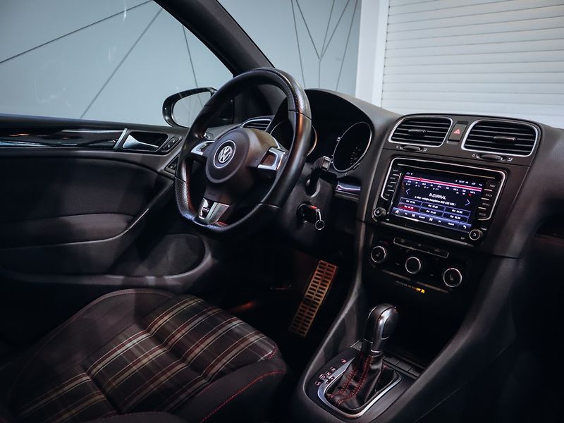 Volkswagen Golf GTI - fotka 19 z 27