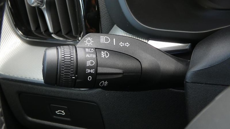 Volvo XC60 B4 AWD Plus Bright Auto - fotka 10 z 23